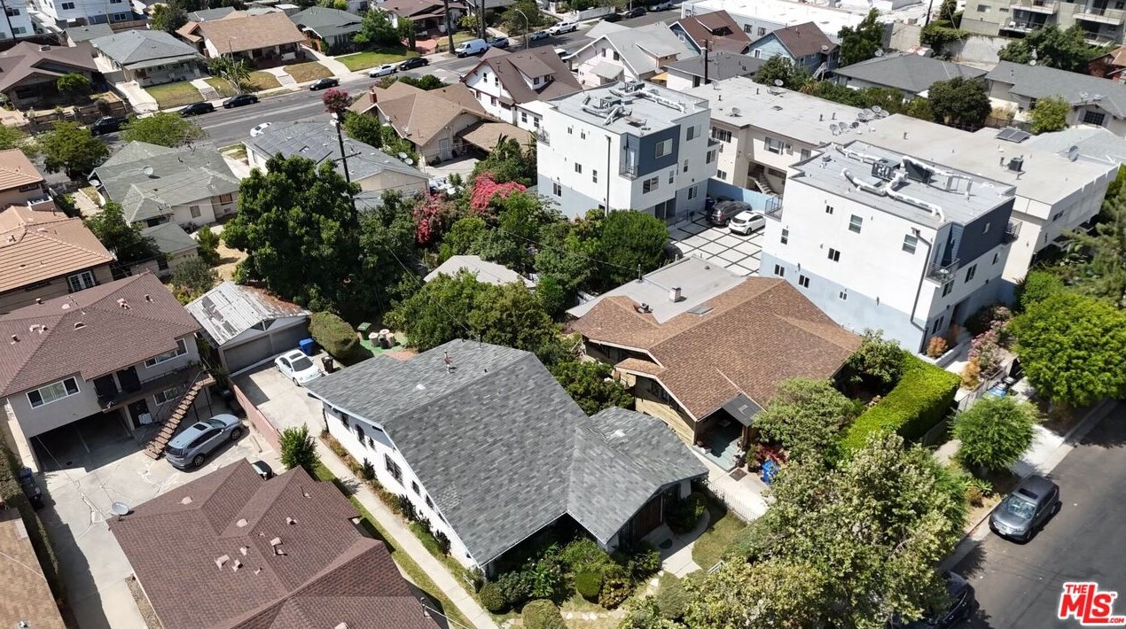 217 Park View St, Los Angeles CA  90057-2011 exterior