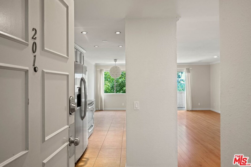 1351 Orange Dr, Los Angeles, CA 90019-2903