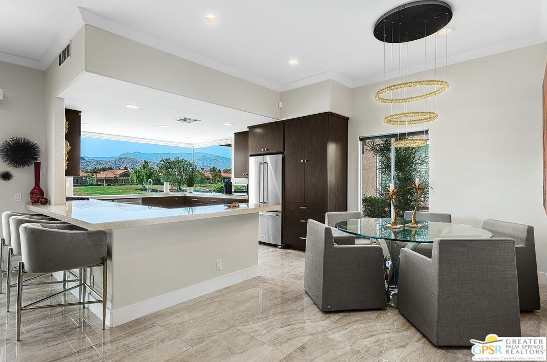 13 La Costa Dr, Rancho Mirage CA  92270-1614 exterior