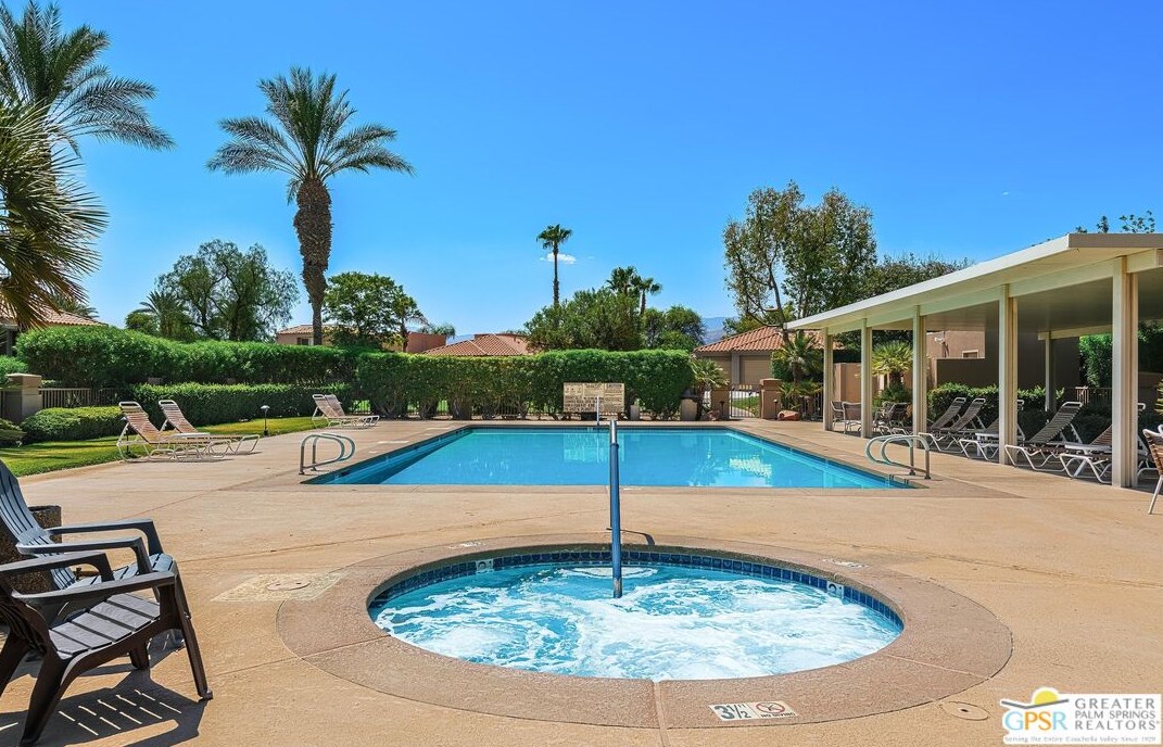 13 La Costa Dr, Rancho Mirage CA  92270-1614 exterior