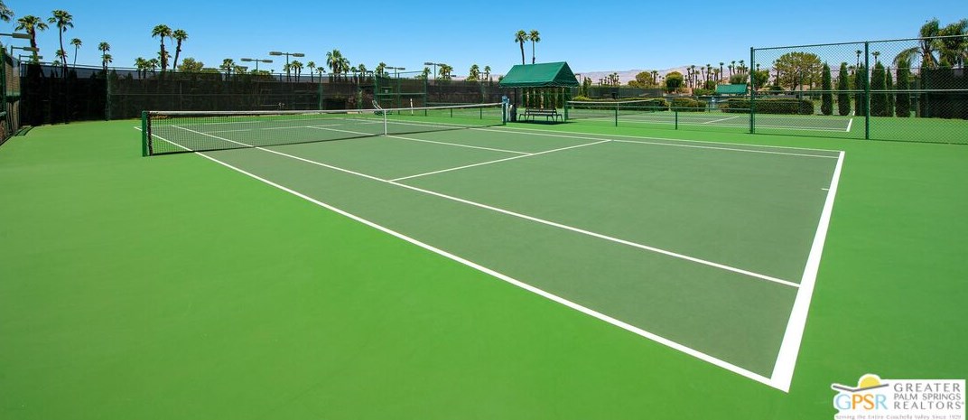 13 La Costa Dr, Rancho Mirage CA  92270-1614 exterior