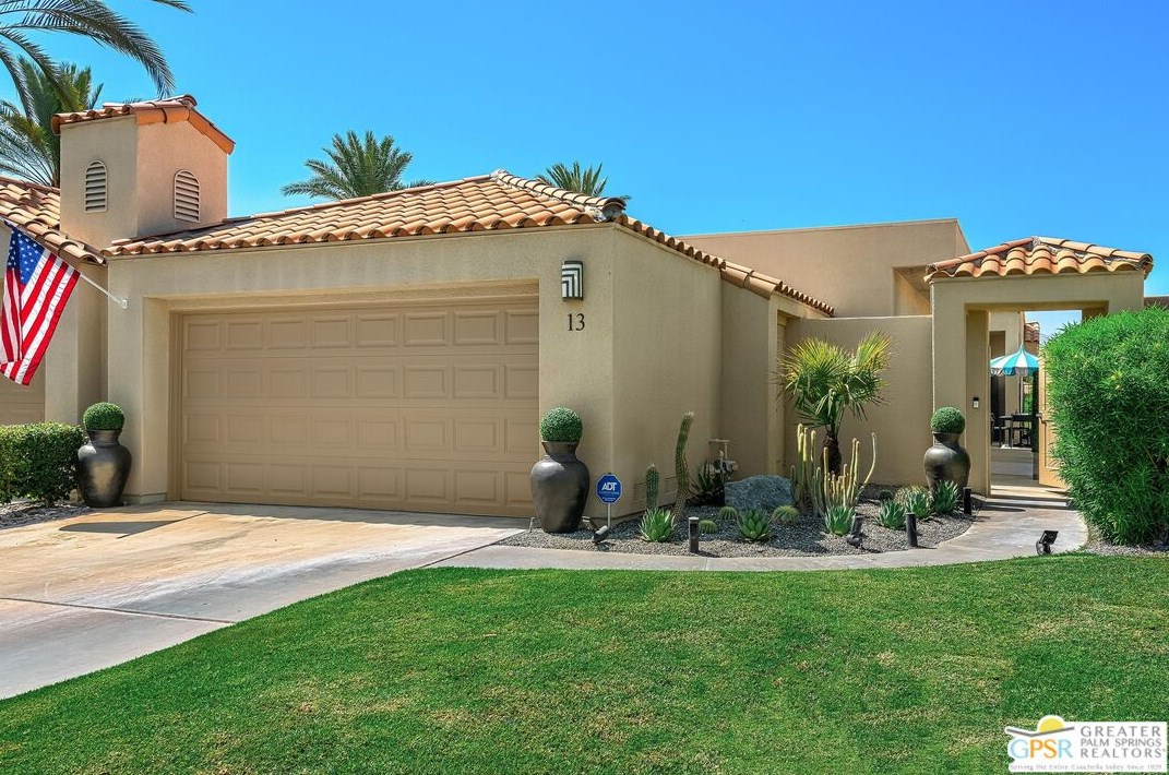 13 La Costa Dr, Rancho Mirage CA  92270-1614 exterior