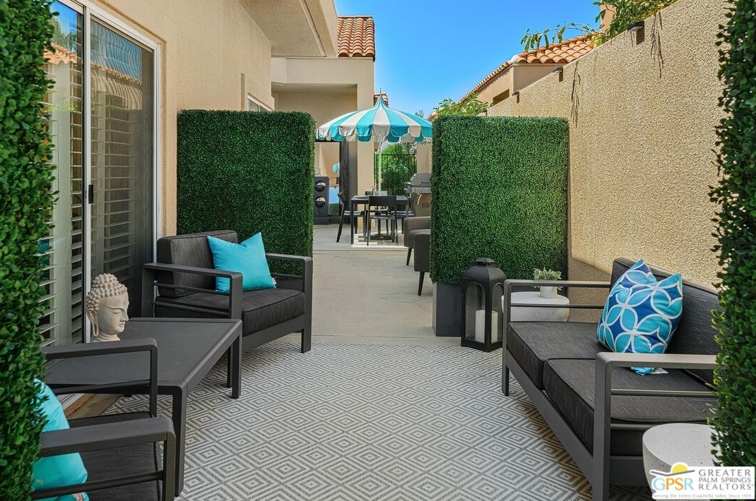 13 La Costa Dr, Rancho Mirage CA  92270-1614 exterior