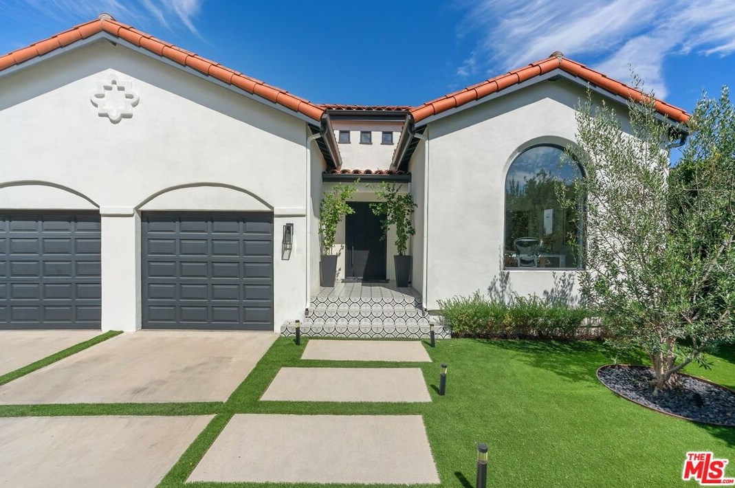 412 Flores St, Los Angeles, CA 90048-2612
