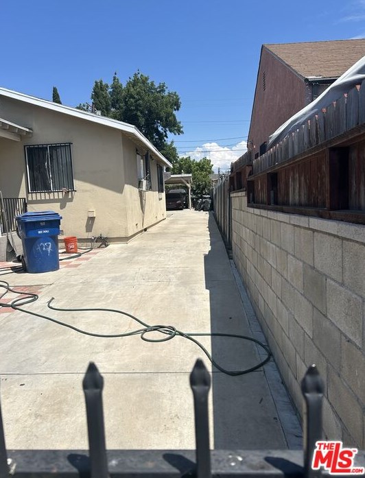 1427 57th St, Los Angeles, CA 90011-4925