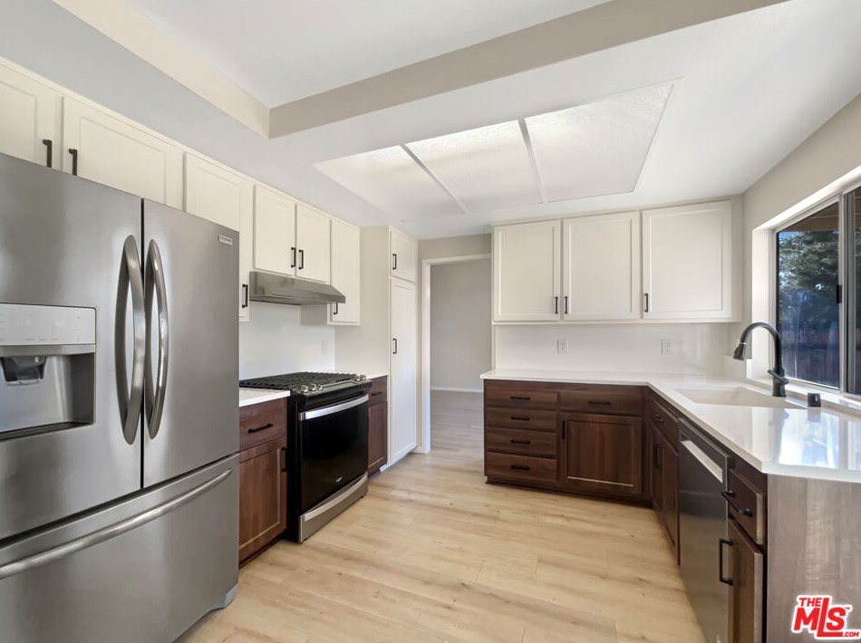 1017 E Kildare St, Lancaster, CA 93535
