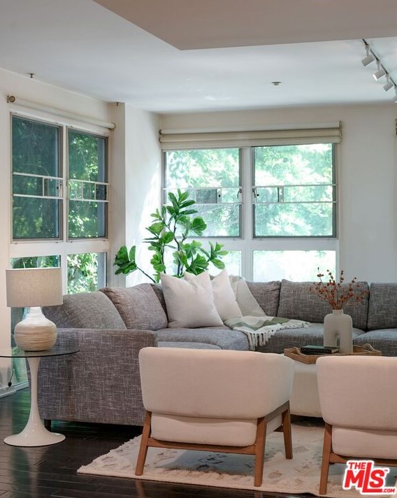 1932 Selby Ave, Los Angeles, CA 90025-5960