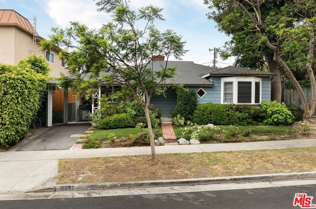 2217 Fox Hills Dr, Los Angeles, CA 90064-2501
