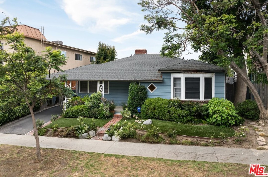 2217 Fox Hills Dr, Los Angeles CA  90064-2501 exterior
