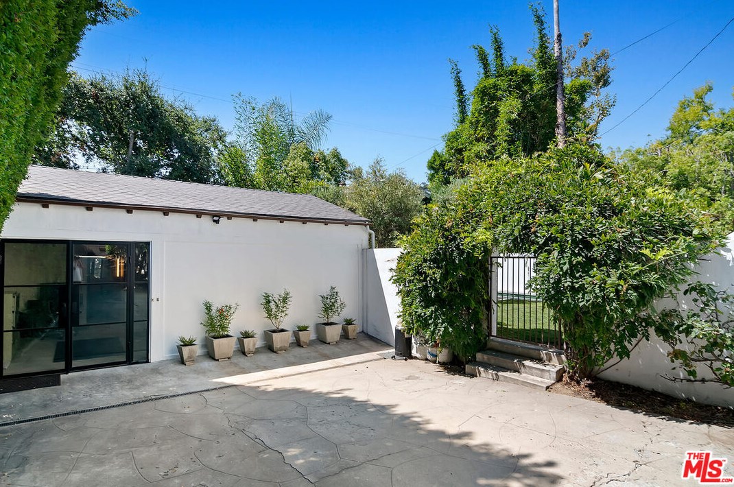 5050 Los Feliz Blvd, Los Angeles CA  90027-1741 exterior