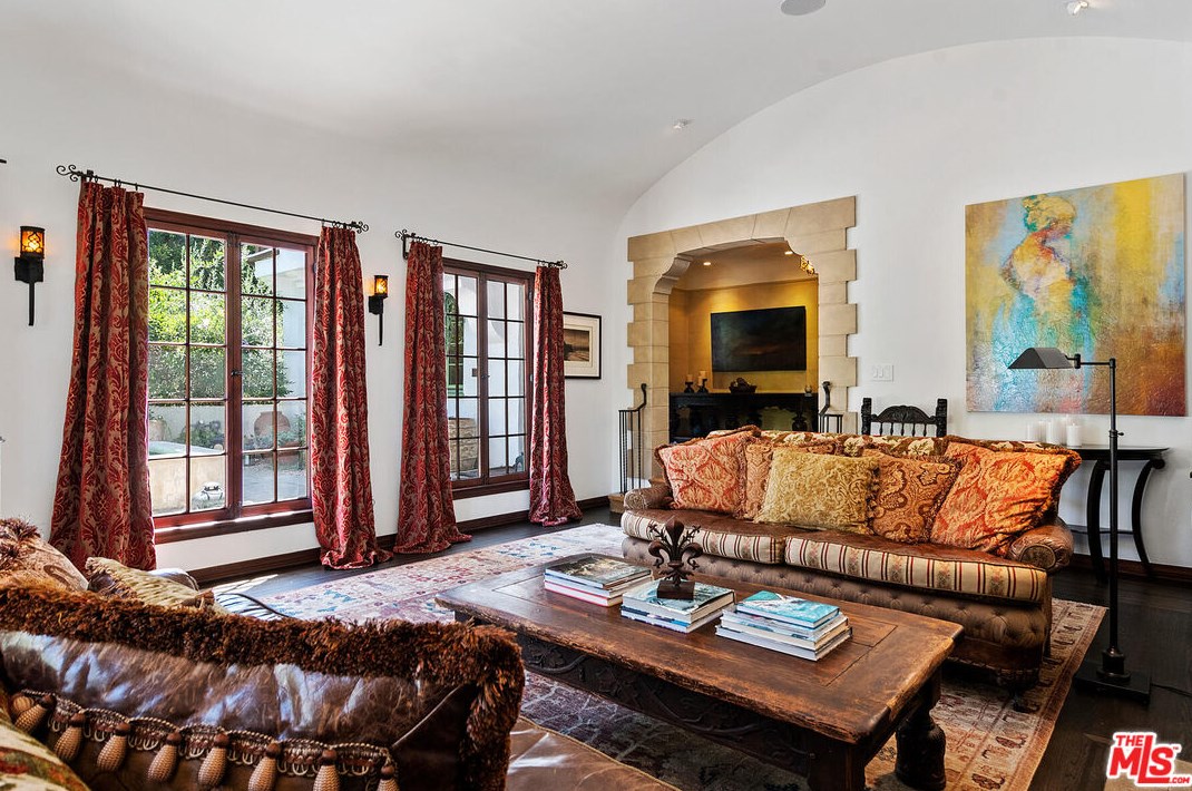 5050 Los Feliz Blvd, Los Angeles CA  90027-1741 exterior