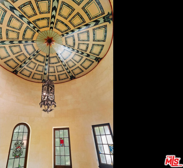 5050 Los Feliz Blvd, Los Angeles CA  90027-1741 exterior