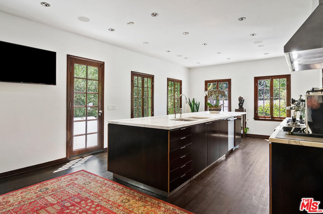 5050 Los Feliz Blvd, Los Angeles CA  90027-1741 exterior