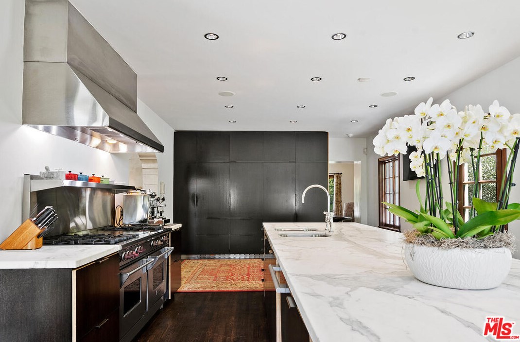 5050 Los Feliz Blvd, Los Angeles CA  90027-1741 exterior