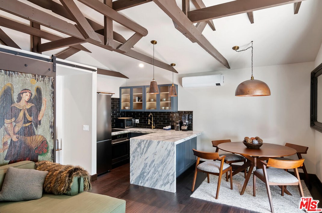 5050 Los Feliz Blvd, Los Angeles CA  90027-1741 exterior