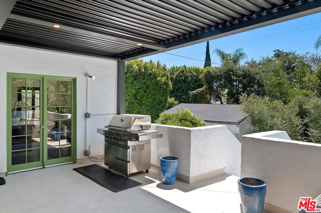 5050 Los Feliz Blvd, Los Angeles CA  90027-1741 exterior