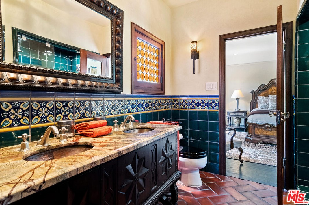 5050 Los Feliz Blvd, Los Angeles CA  90027-1741 exterior