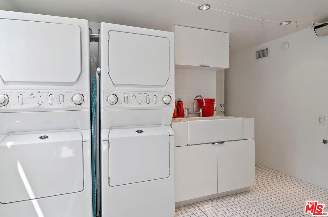 5050 Los Feliz Blvd, Los Angeles CA  90027-1741 exterior