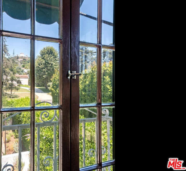 5050 Los Feliz Blvd, Los Angeles CA  90027-1741 exterior