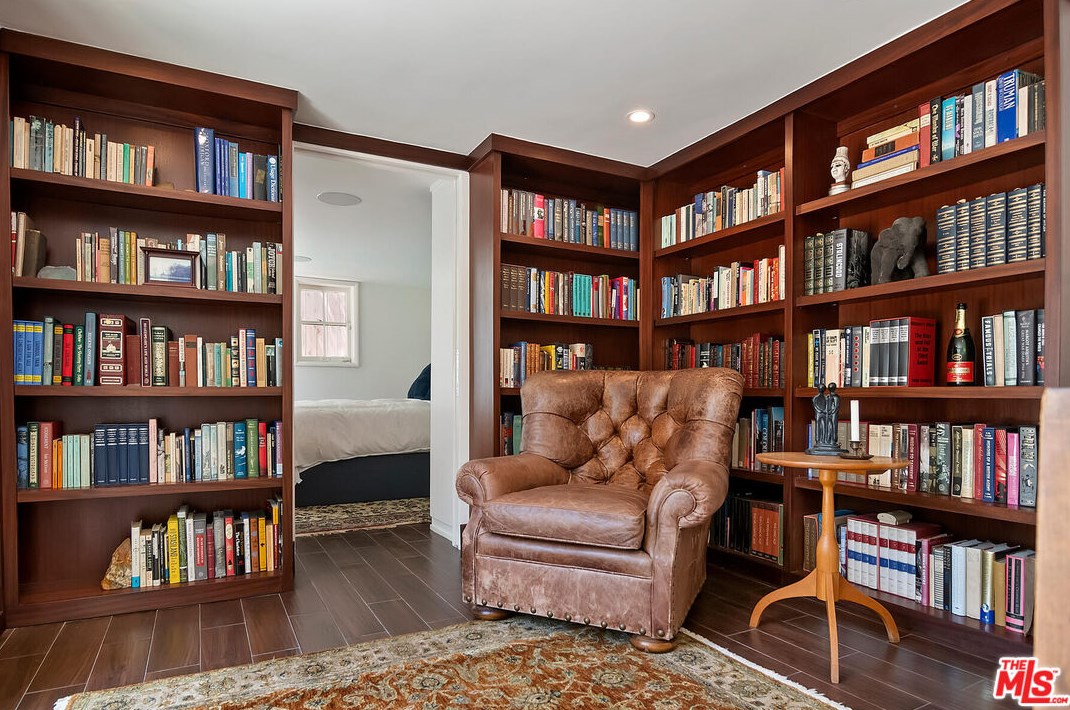 5050 Los Feliz Blvd, Los Angeles CA  90027-1741 exterior