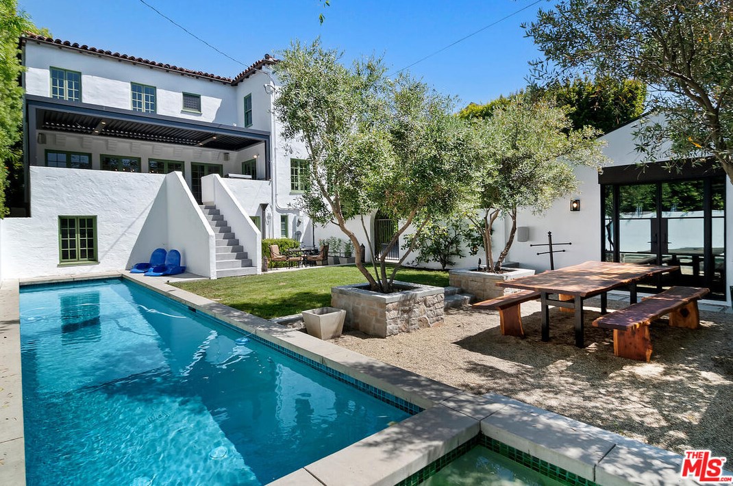 5050 Los Feliz Blvd, Los Angeles CA  90027-1741 exterior