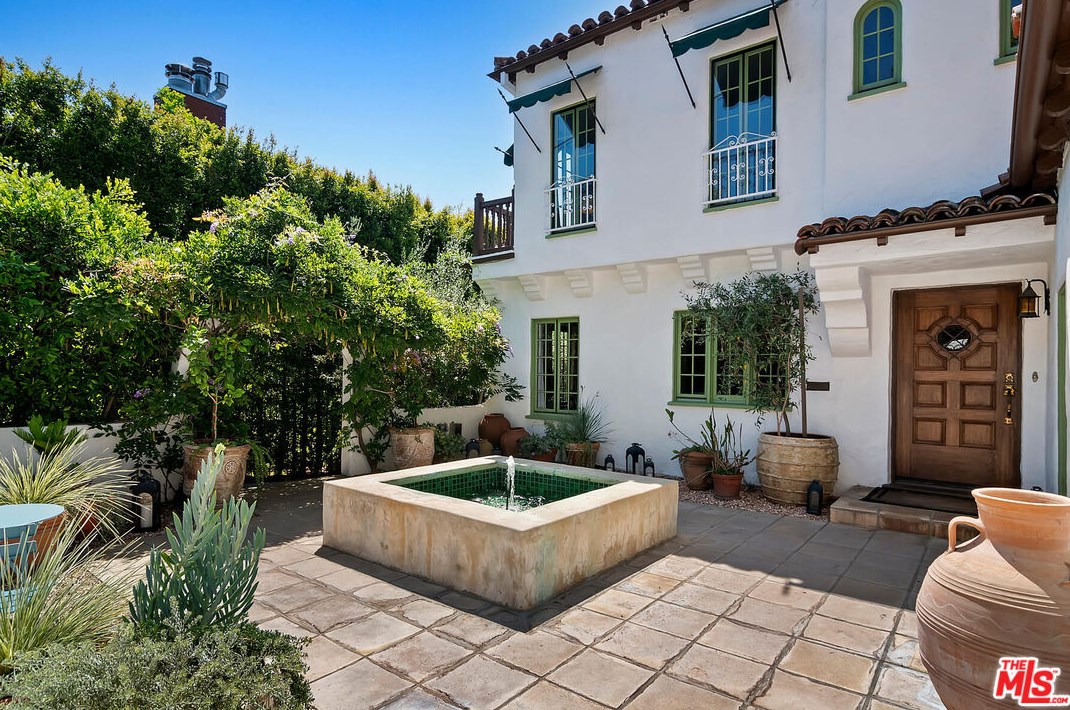 5050 Los Feliz Blvd, Los Angeles CA  90027-1741 exterior