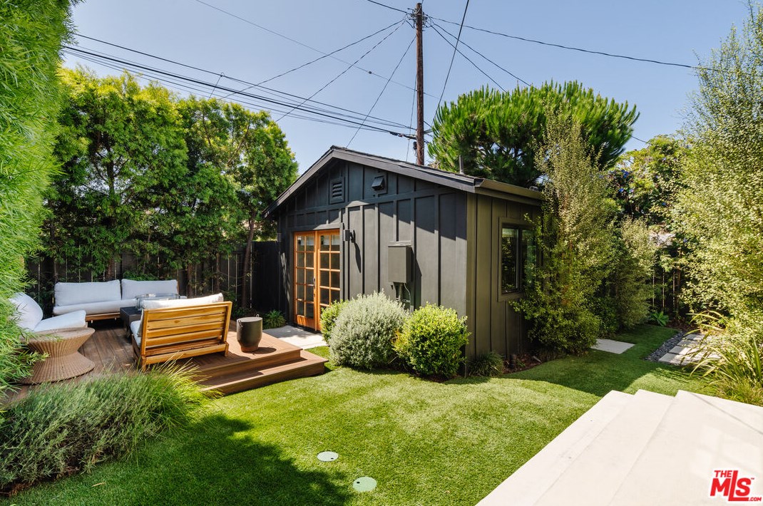 12514 Gilmore Ave, Los Angeles CA  90066-6427 exterior