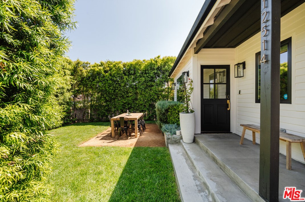 12514 Gilmore Ave, Los Angeles CA  90066-6427 exterior