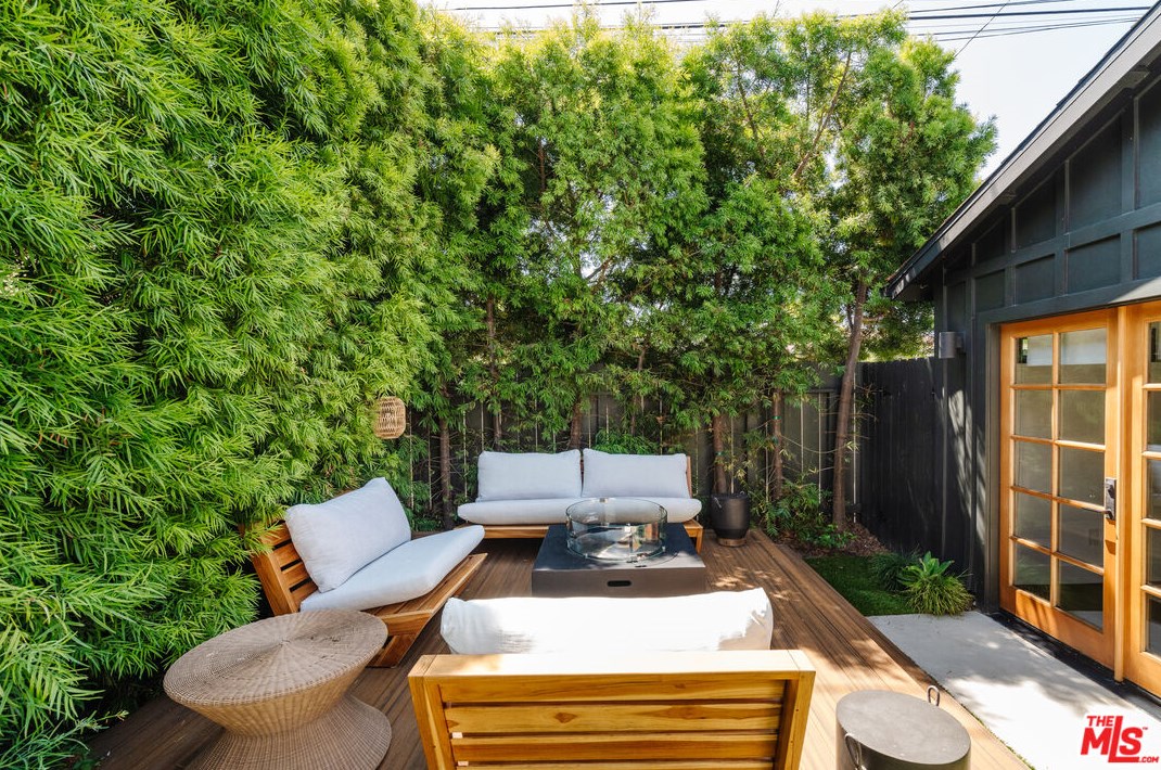 12514 Gilmore Ave, Los Angeles CA  90066-6427 exterior