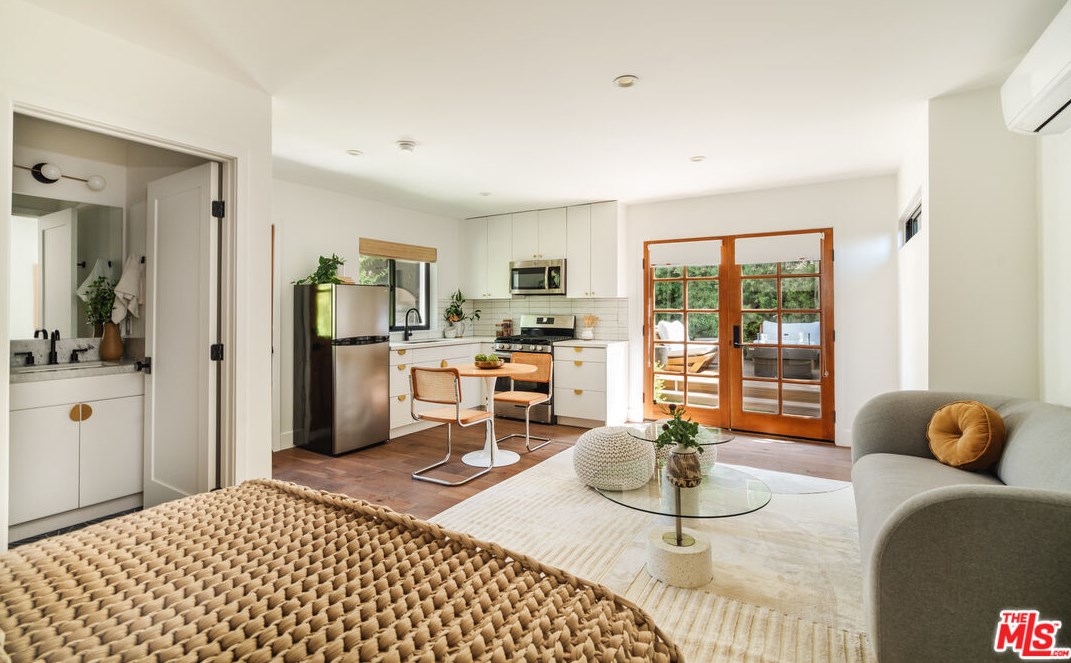 12514 Gilmore Ave, Los Angeles CA  90066-6427 exterior