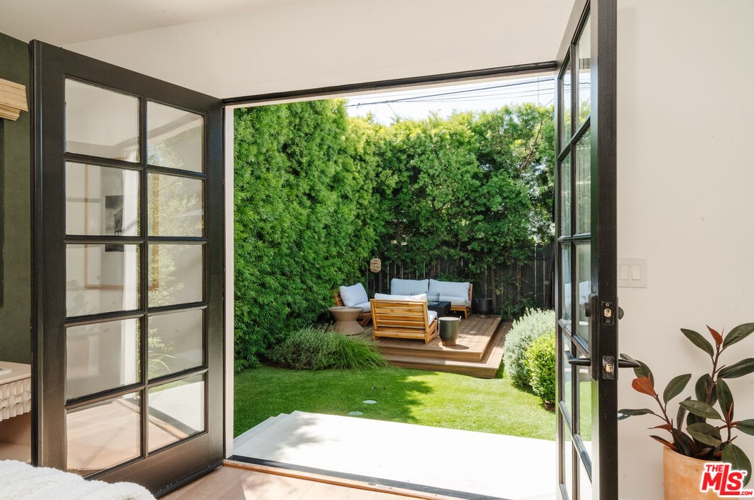 12514 Gilmore Ave, Los Angeles CA  90066-6427 exterior