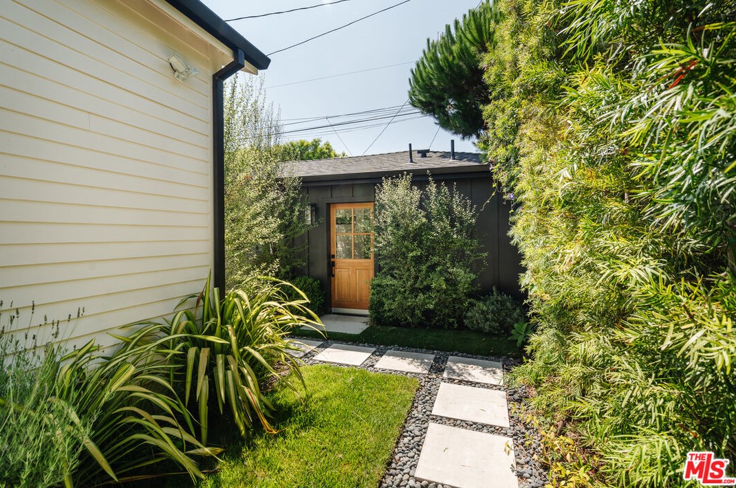 12514 Gilmore Ave, Los Angeles CA  90066-6427 exterior