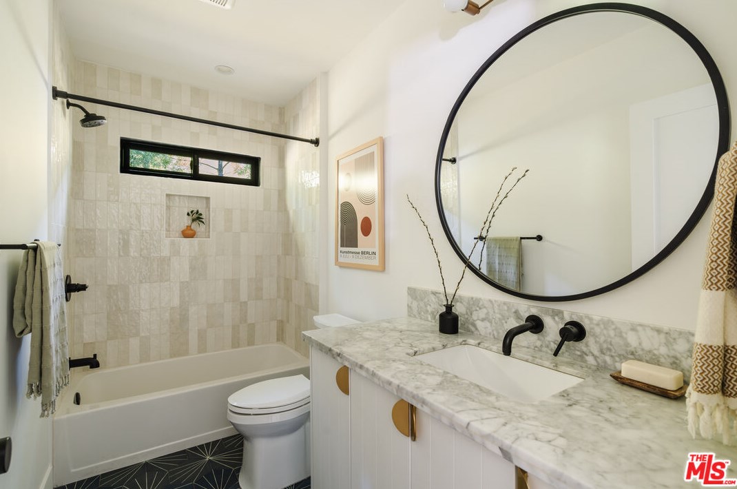 12514 Gilmore Ave, Los Angeles CA  90066-6427 exterior