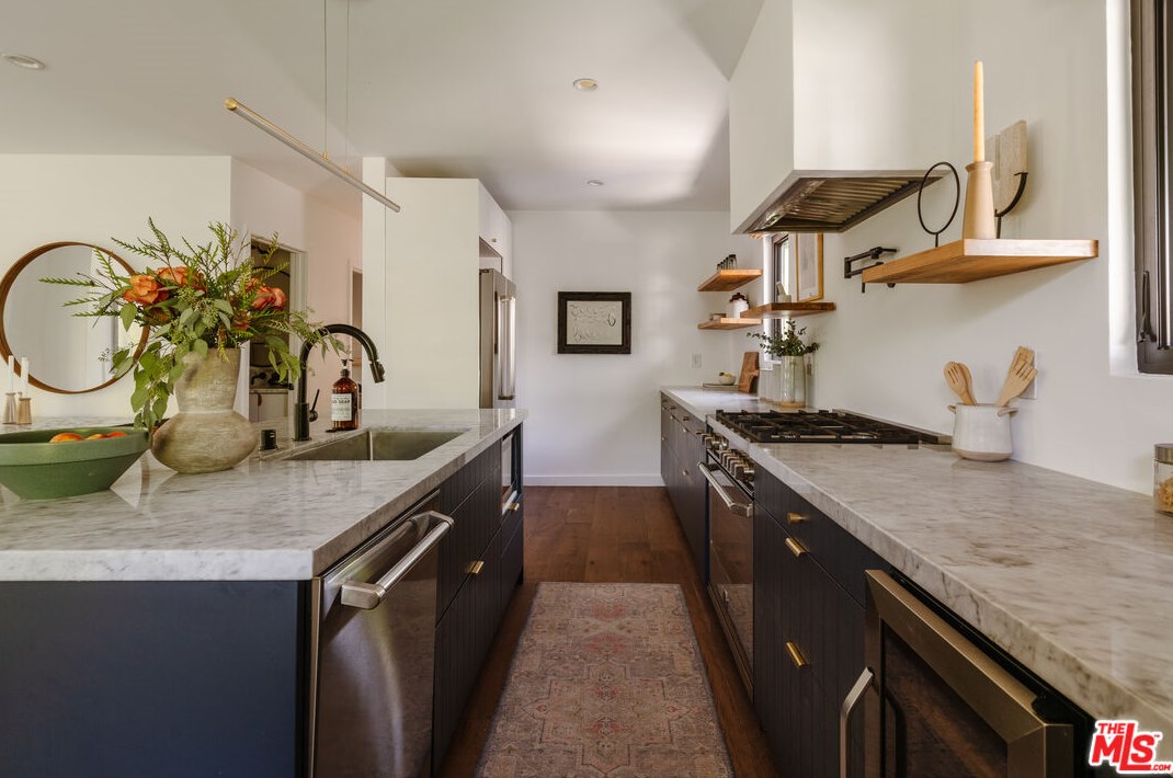 12514 Gilmore Ave, Los Angeles CA  90066-6427 exterior