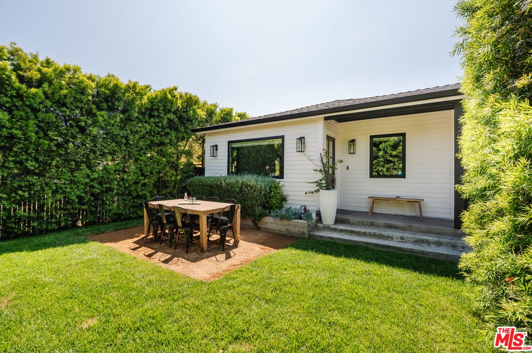 12514 Gilmore Ave, Los Angeles, CA 90066-6427