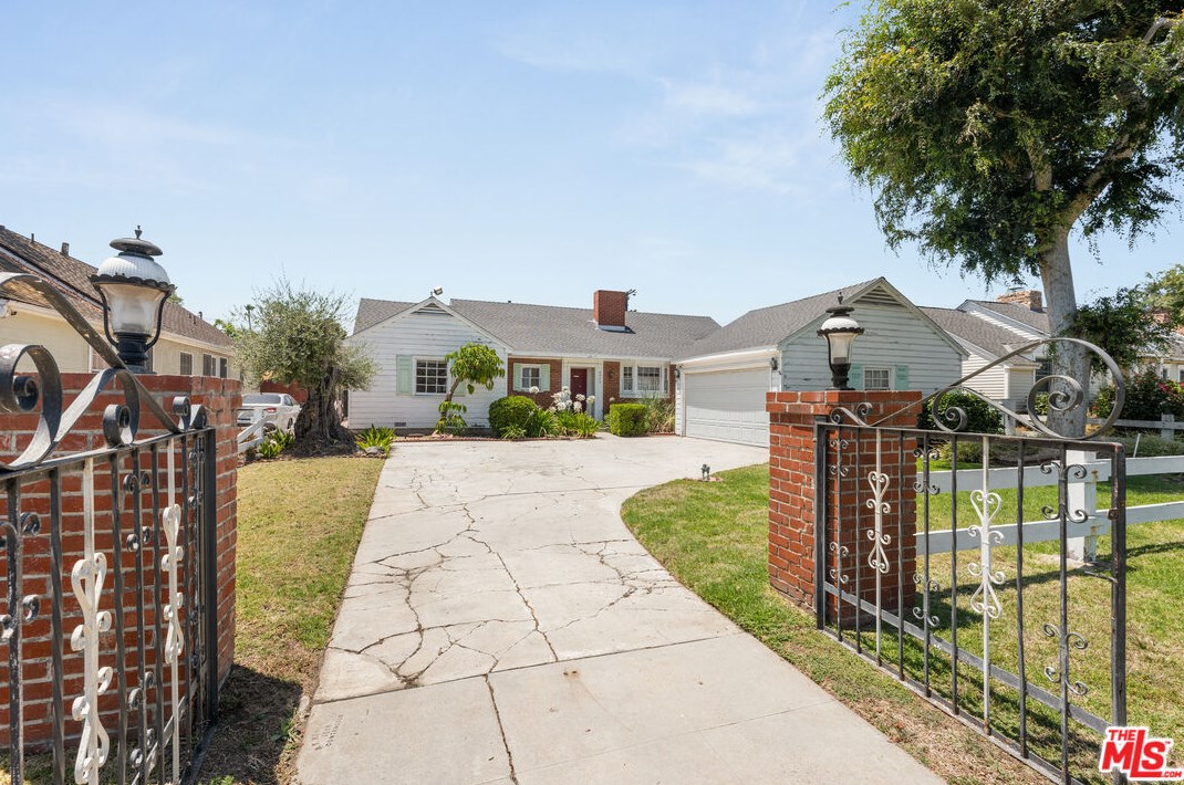 4853 Woodman Ave, Van Nuys, CA 91423
