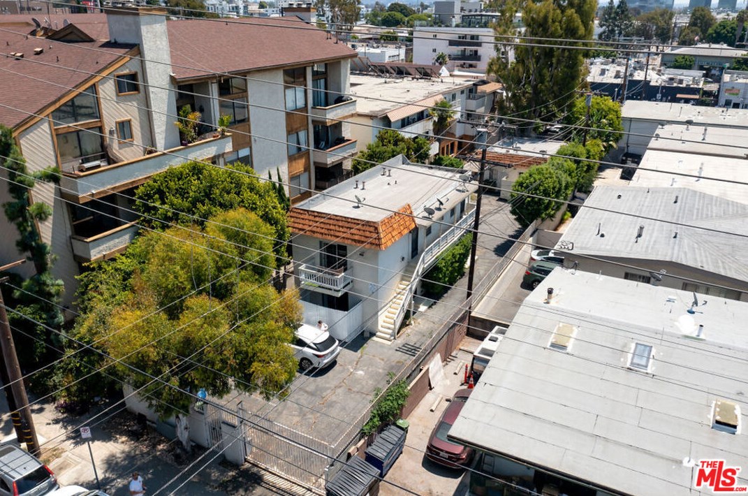 11408 Ohio Ave, Los Angeles CA  90025-2314 exterior