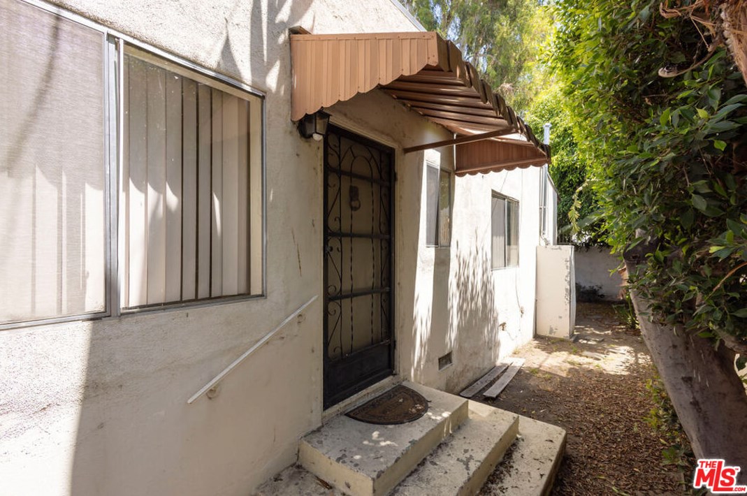 11408 Ohio Ave, Los Angeles CA  90025-2314 exterior