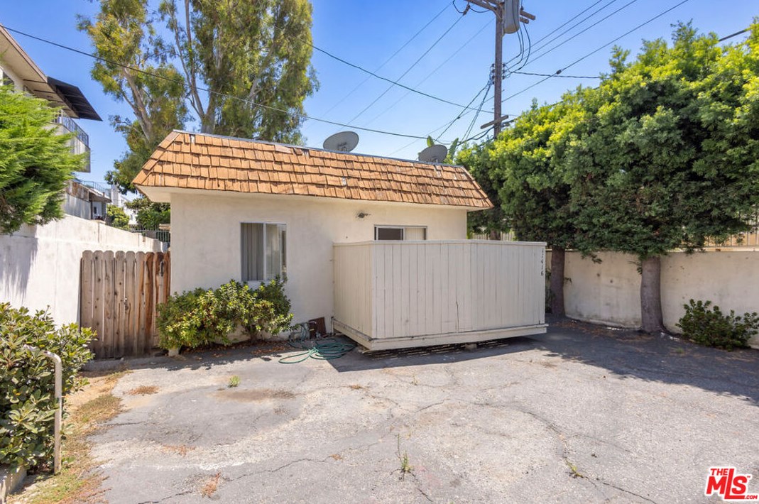 11408 Ohio Ave, Los Angeles CA  90025-2314 exterior