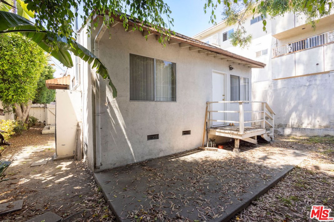 11408 Ohio Ave, Los Angeles CA  90025-2314 exterior