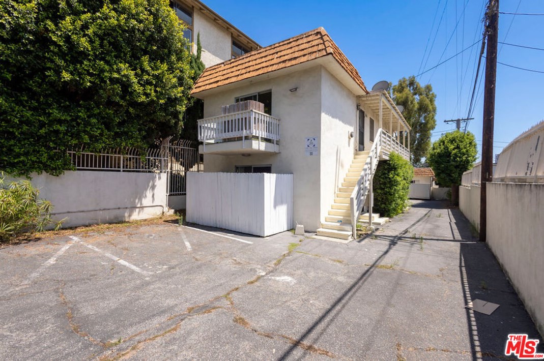 11408 Ohio Ave, Los Angeles CA  90025-2314 exterior