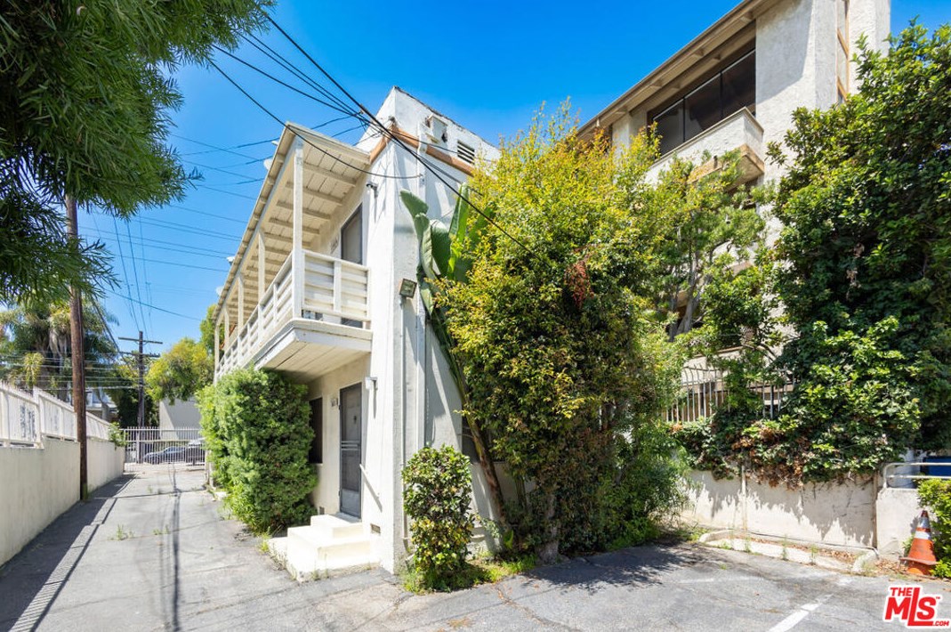 11408 Ohio Ave, Los Angeles CA  90025-2314 exterior