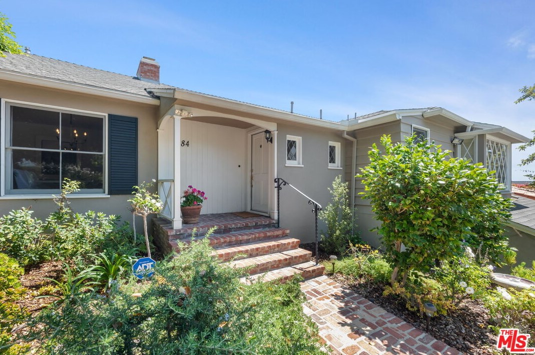 284 Bronwood Ave, Los Angeles, CA 90049-3104