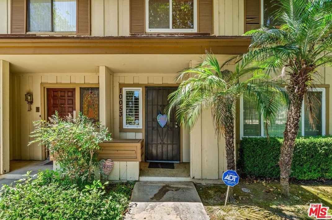 10053 Karmont Ave, South Gate, CA 90280-5416