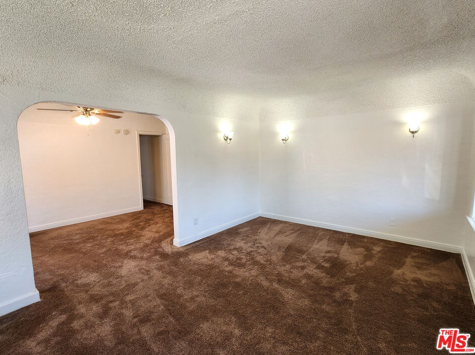 1825 66th St, Los Angeles, CA 90001-2114