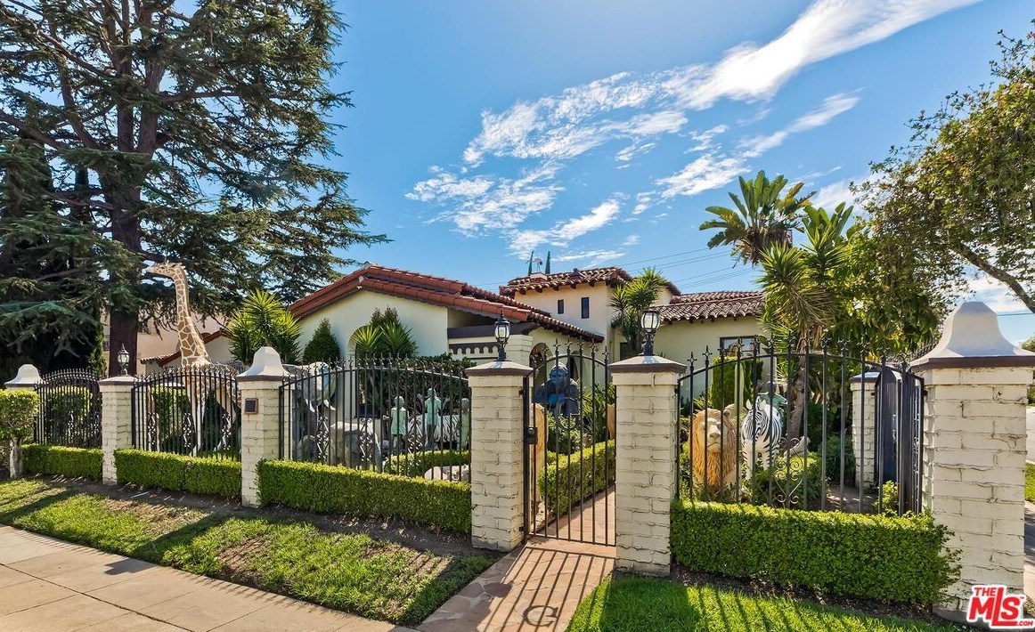 127 Doheny Dr, Beverly Hills, CA 90211-1873