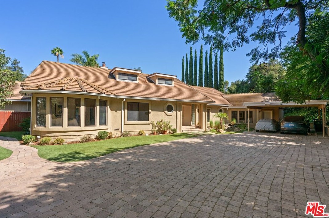 4054 Harclare Ln, Van Nuys, CA 91436