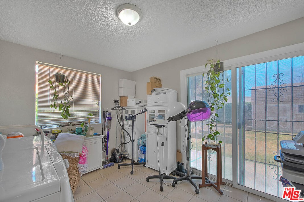 438 84th Pl, Los Angeles CA  90003-3106 exterior
