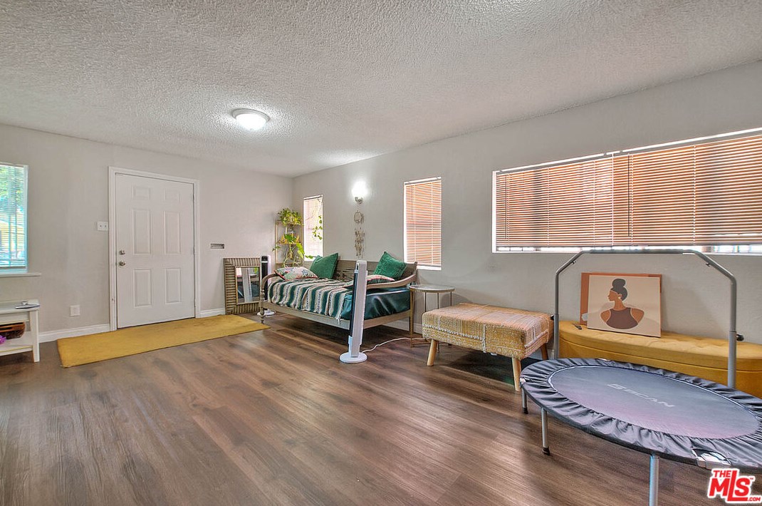 438 84th Pl, Los Angeles CA  90003-3106 exterior