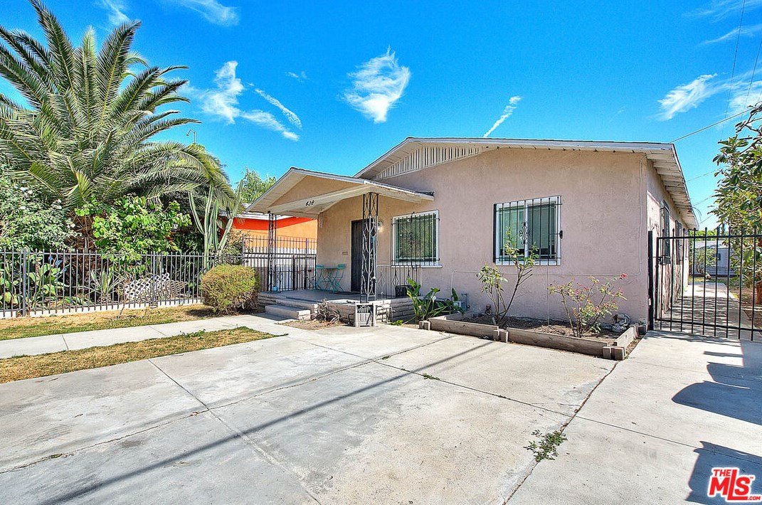 438 84th Pl, Los Angeles, CA 90003-3106